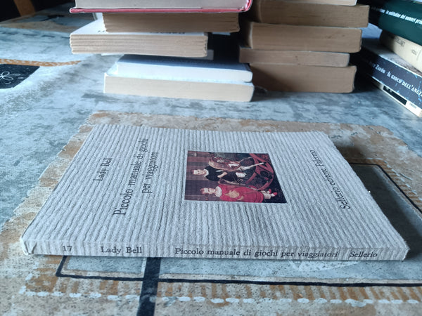 Piccolo manuale di giochi per viaggiatori | Lady Bell - Sellerio