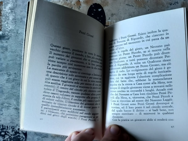 Piccolo manuale di giochi per viaggiatori | Lady Bell - Sellerio