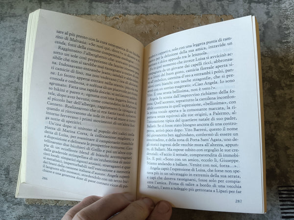 Un anno in giallo | Aa.Vv - Sellerio