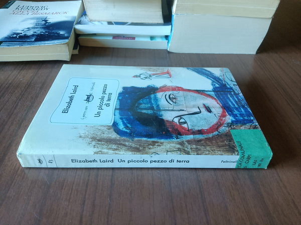 Un piccolo pezzo di terra | Elizabeth Laird - Feltrinelli