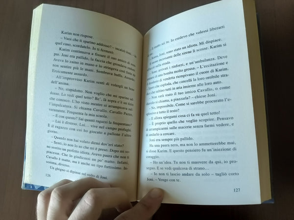 Un piccolo pezzo di terra | Elizabeth Laird - Feltrinelli