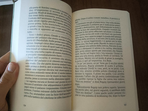 A con Zeta | Hakan Gunday