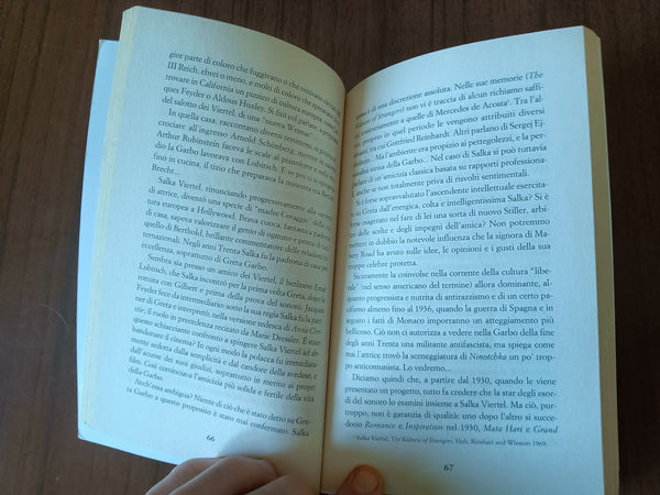 Divina. Il racconto della vita di Greta Garbo | Jean Lacouture - Edizioni e/o