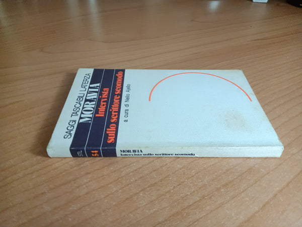 Intervista sullo scrittore scomodo | Alberto Moravia; Nello Ajello, a cura di - Laterza