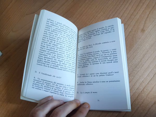 Intervista sullo scrittore scomodo | Alberto Moravia; Nello Ajello, a cura di - Laterza