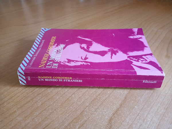 Un mondo di stranieri | Nadine Gordimer - Feltrinelli