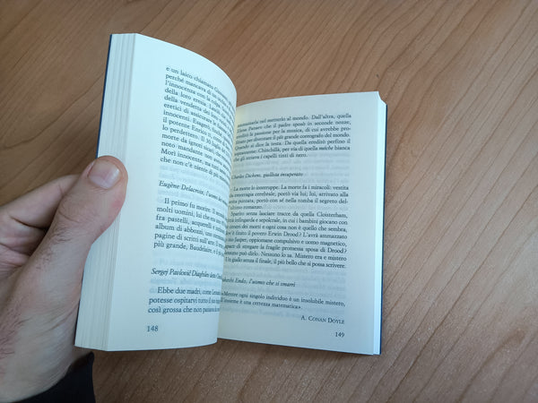 Falene. 237 vite quasi perfette | Eugenio Baroncelli - Sellerio