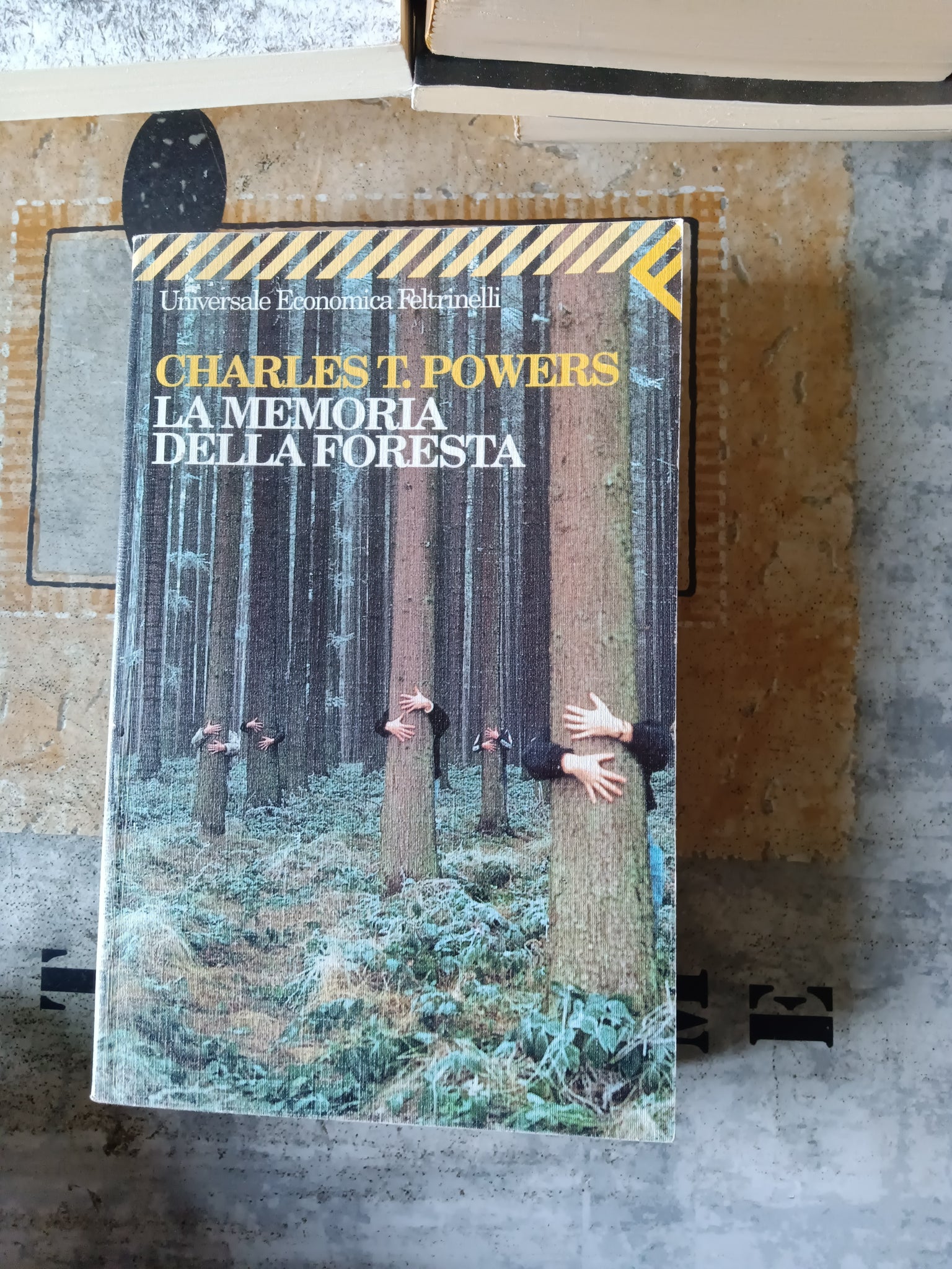 La memoria della foresta | Charles T. Powers - Feltrinelli