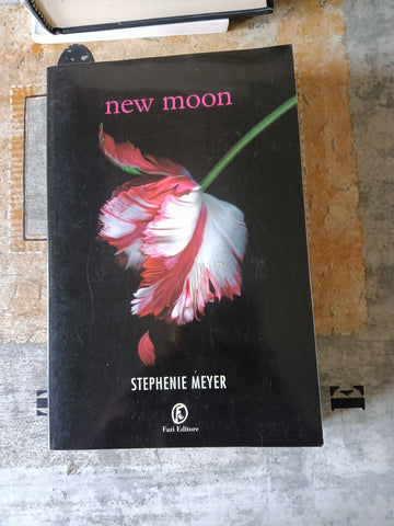 New moon | Stephenie Meyer