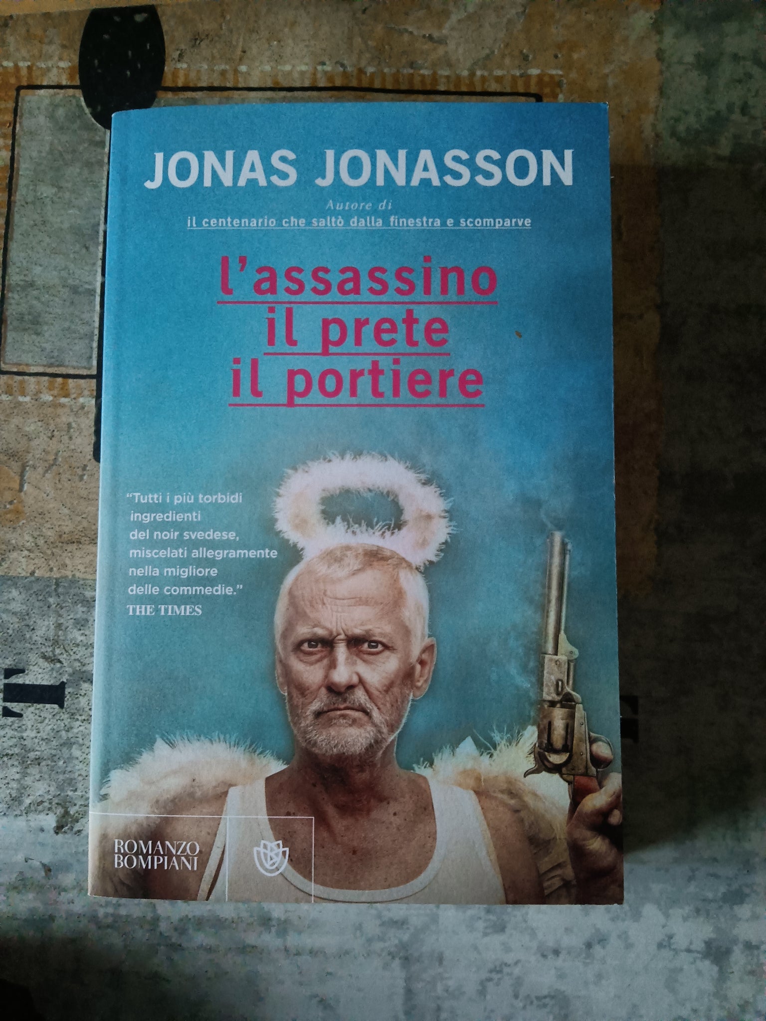 L’assassino il prete il portiere | Jonas Jonasson - Bompiani