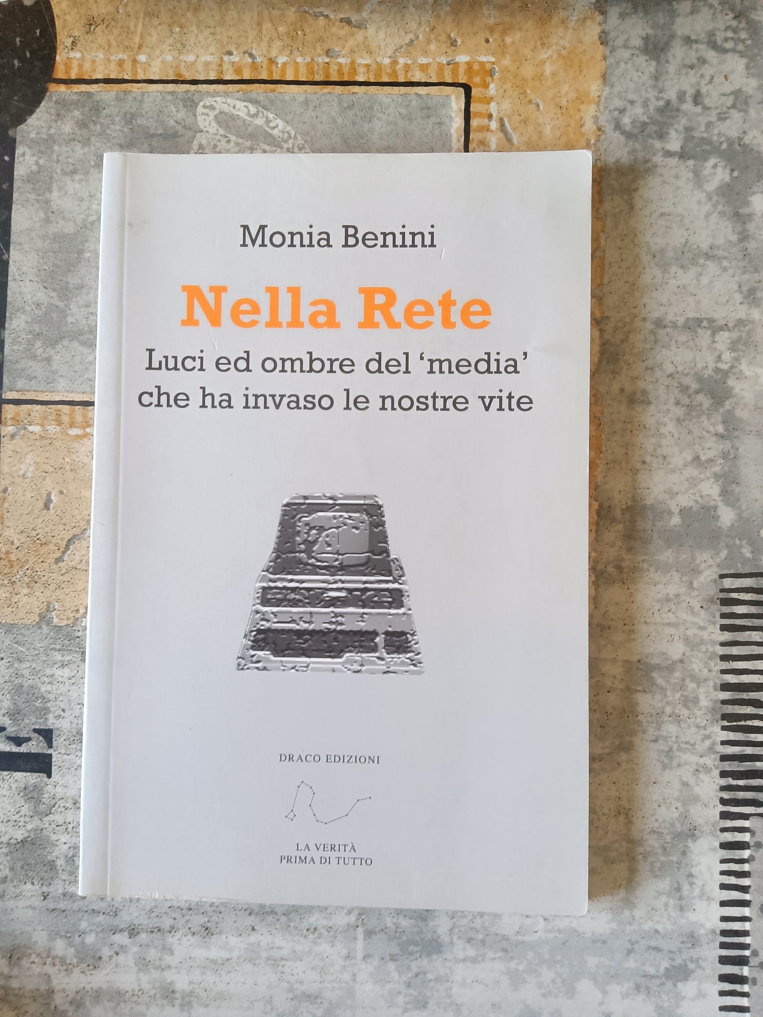 Nella Rete. Luci ed ombre del ’media’ che ha invaso le nostre vite | Monia Benini