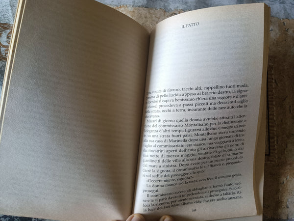 Un mese con Montalbano | Andrea Camilleri - Mondadori