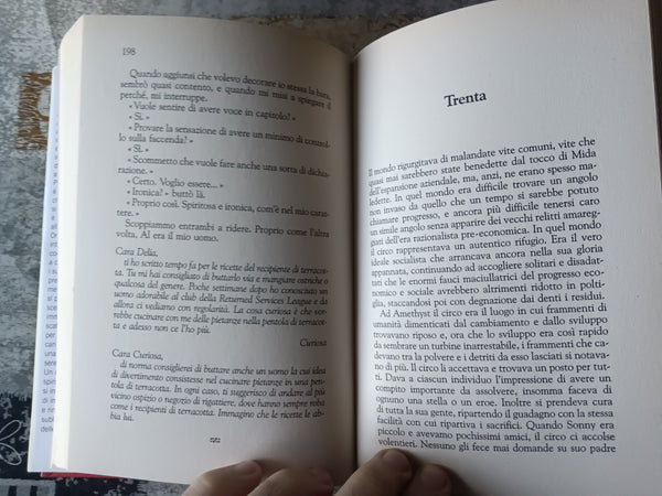 La manutenzione della vita vera | Debra Adelaide