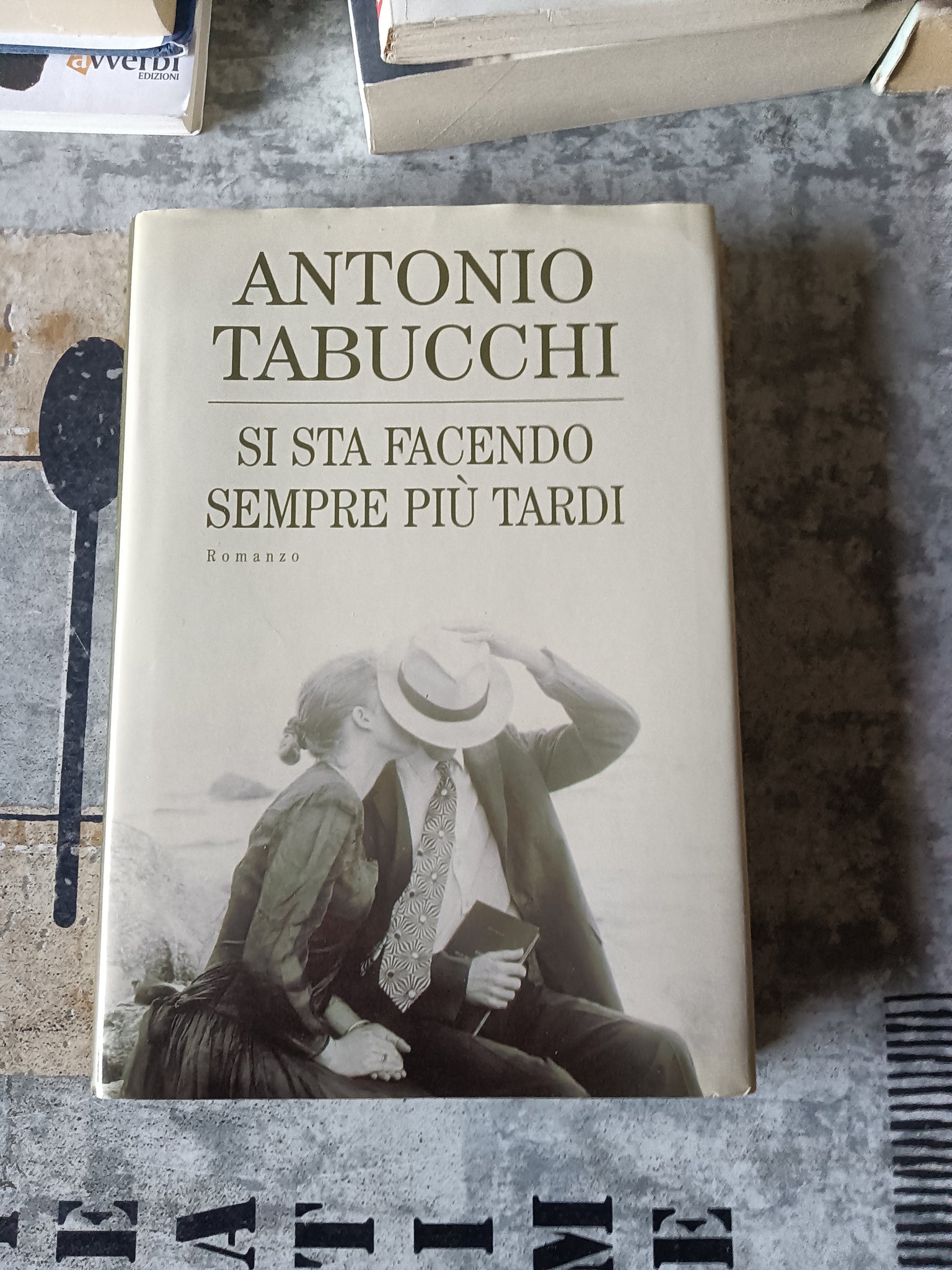 Si sta facendo sempre più tardi | Antonio Tabucchi