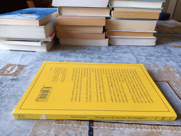 Maigret si mette in viaggio | Georges Simenon - Adelphi