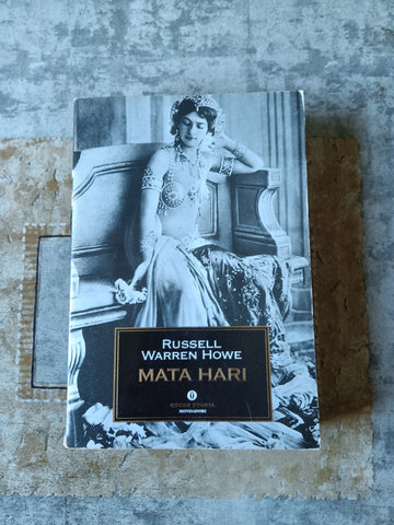 Mata Hari | Russel Warren Howe - Mondadori