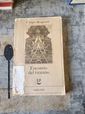 Encomio del tiranno. Scritto all’unico scopo di fare dei soldi | Giorgio Manganelli - Adelphi