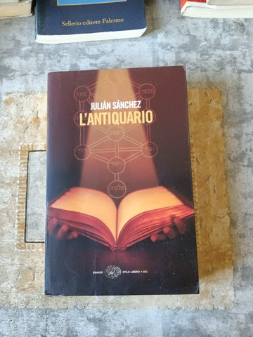 L’antiquario | Julián Sánchez - Einaudi