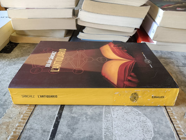 L’antiquario | Julián Sánchez - Einaudi