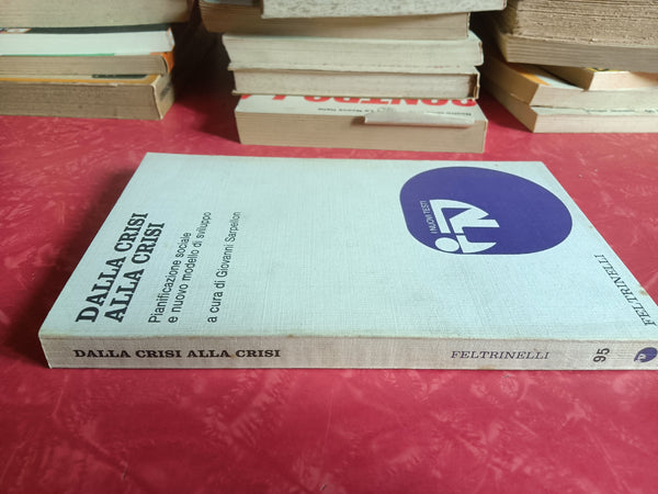 Dalla crisi alla crisi. Pianificazione sociale e nuovo modello di sviluppo | Giovanni Sarpellon, a cura di - Feltrinelli