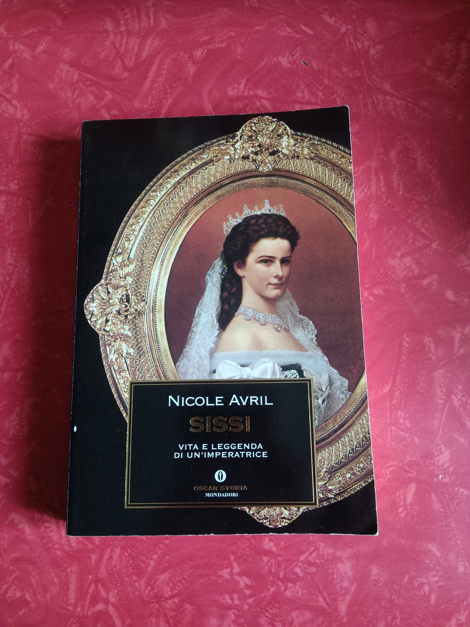 Sissi vita e leggenda di un’imperatrice | Nicole Avril - Mondadori