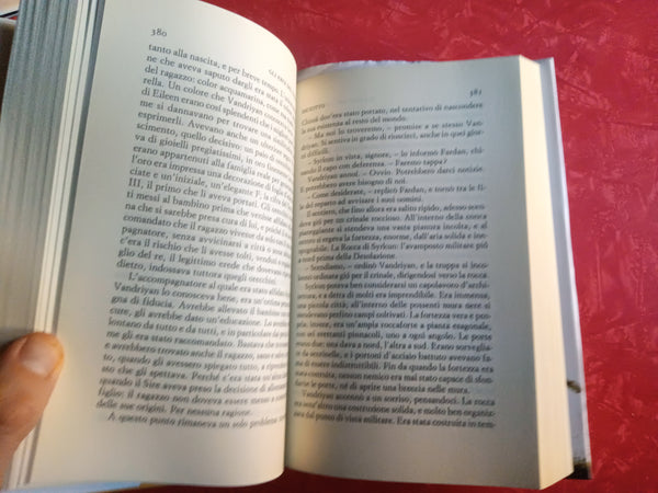 Gli eroi del crepuscolo | Chiara Strazzulla - Einaudi
