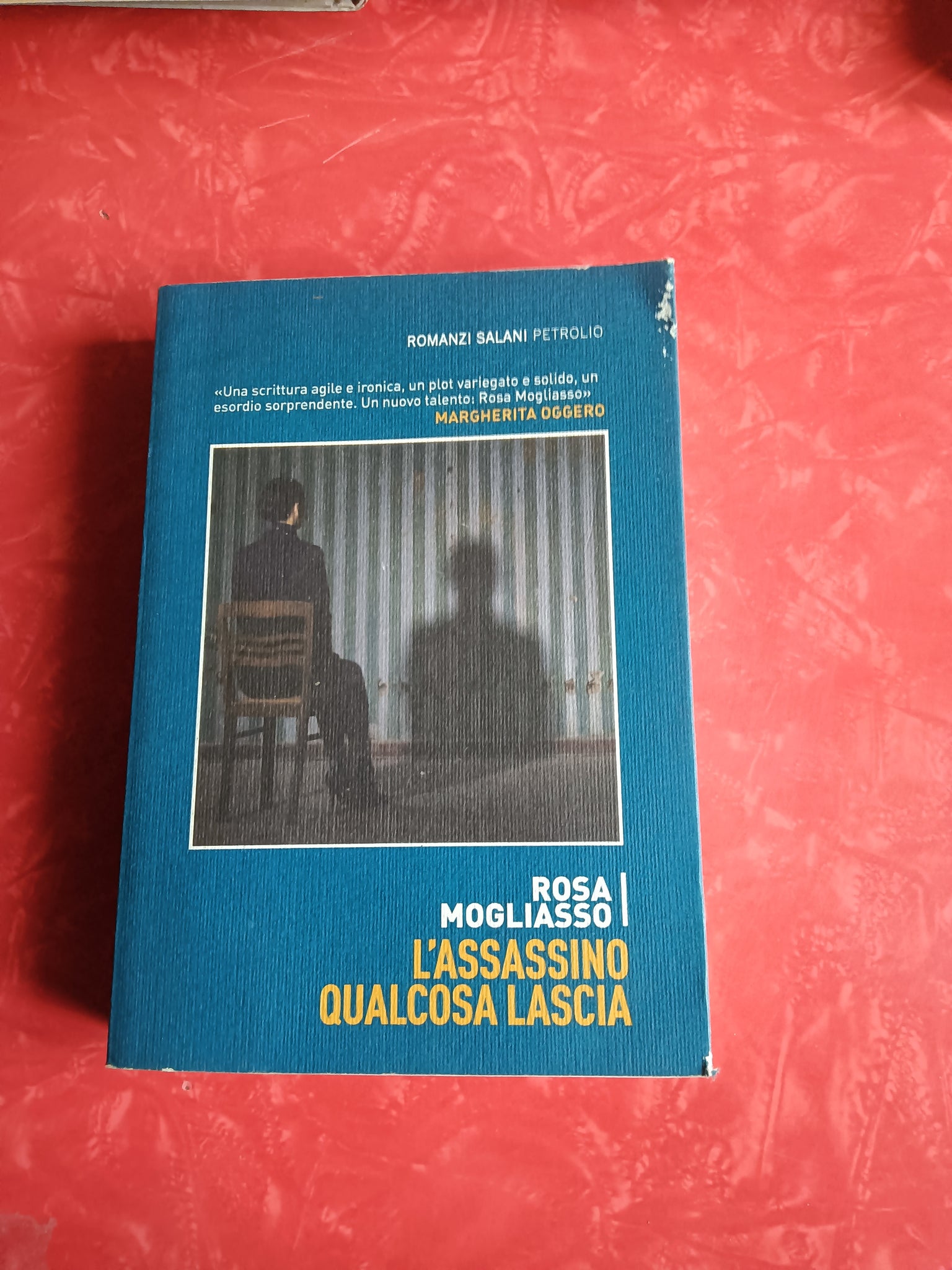 L’assassino qualcosa lascia | Rosa Mogliasso - Salani