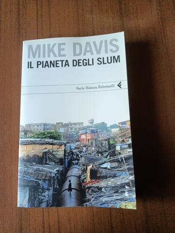 Il pianeta degli slum | Mike Davis - Feltrinelli
