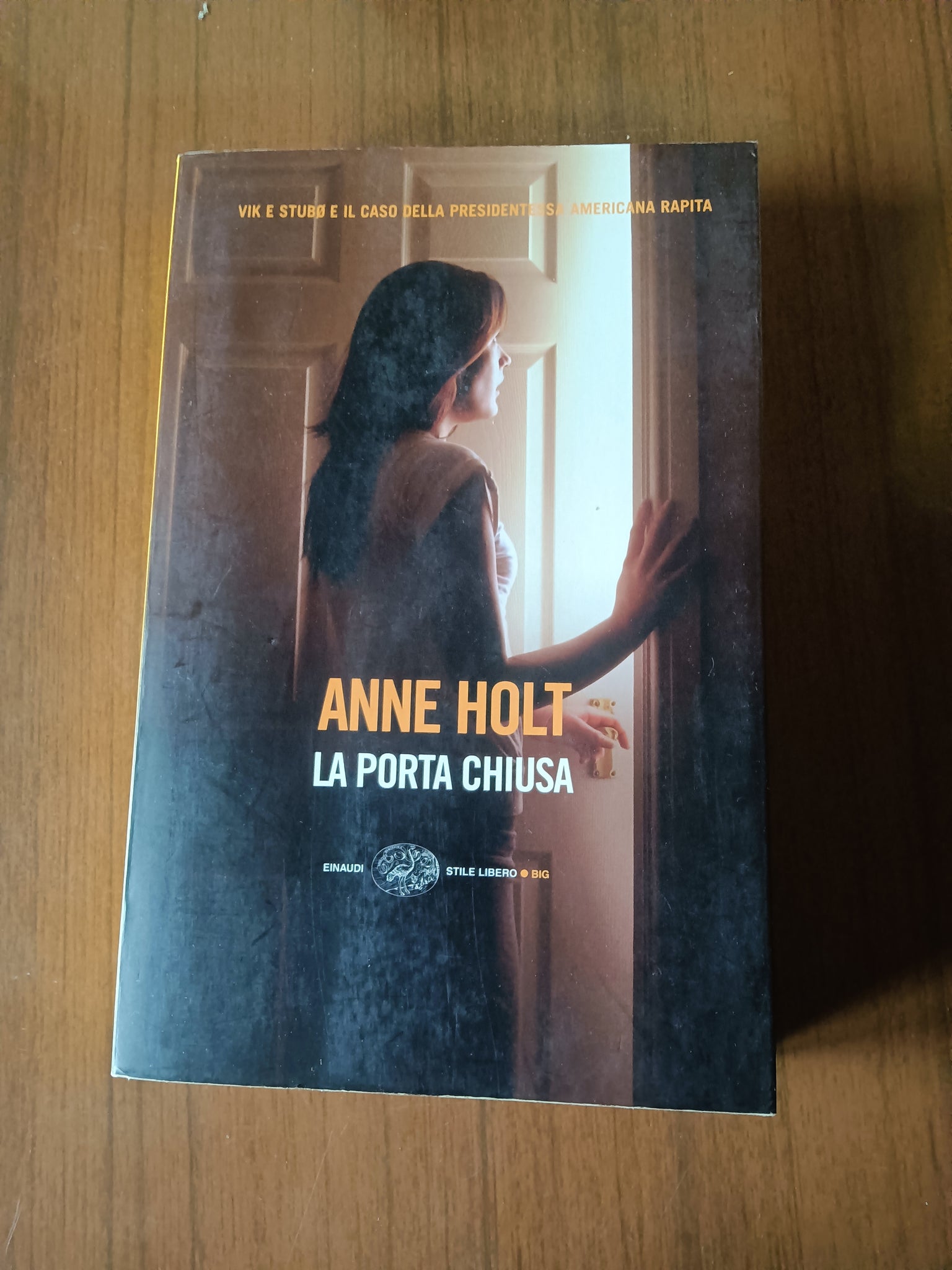 La porta chiusa | Anne Holt - Einaudi
