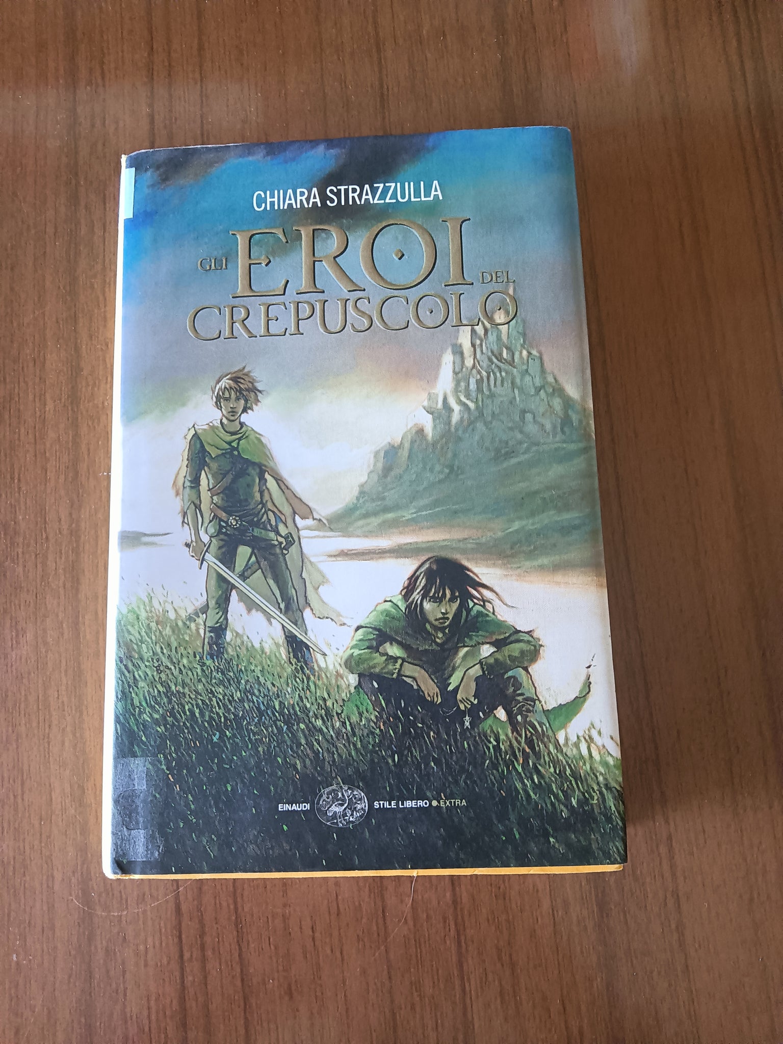 Gli eroi del crepuscolo | Chiara Strazzulla - Einaudi