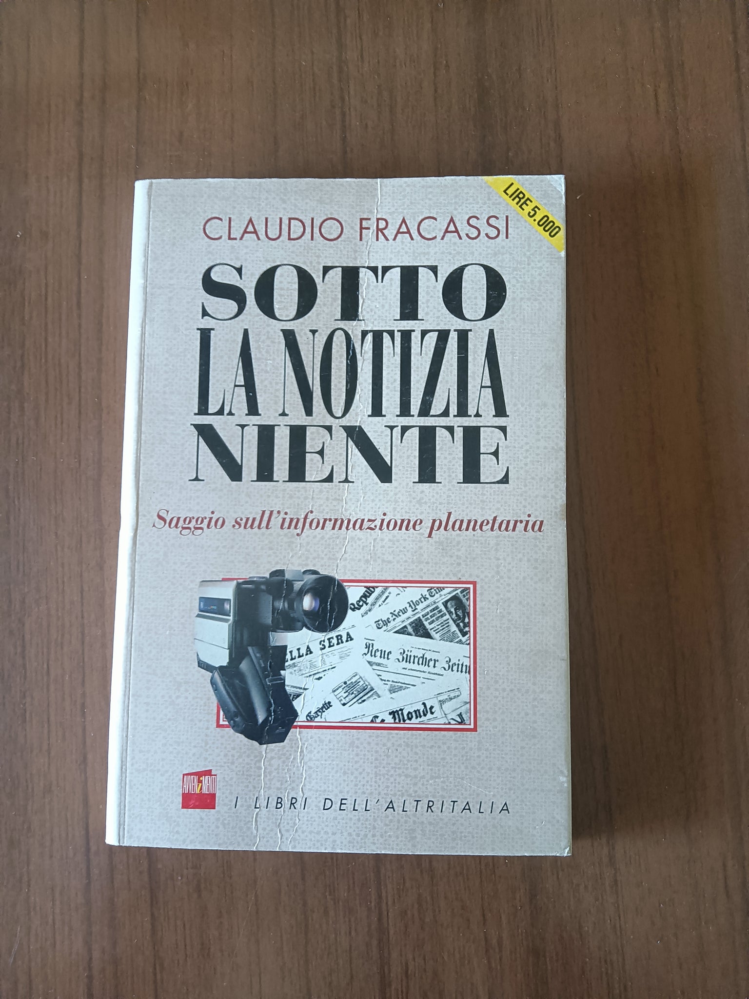 Sotto la notizia niente. Saggio sull’informazione planetaria | Claudio Fracassi