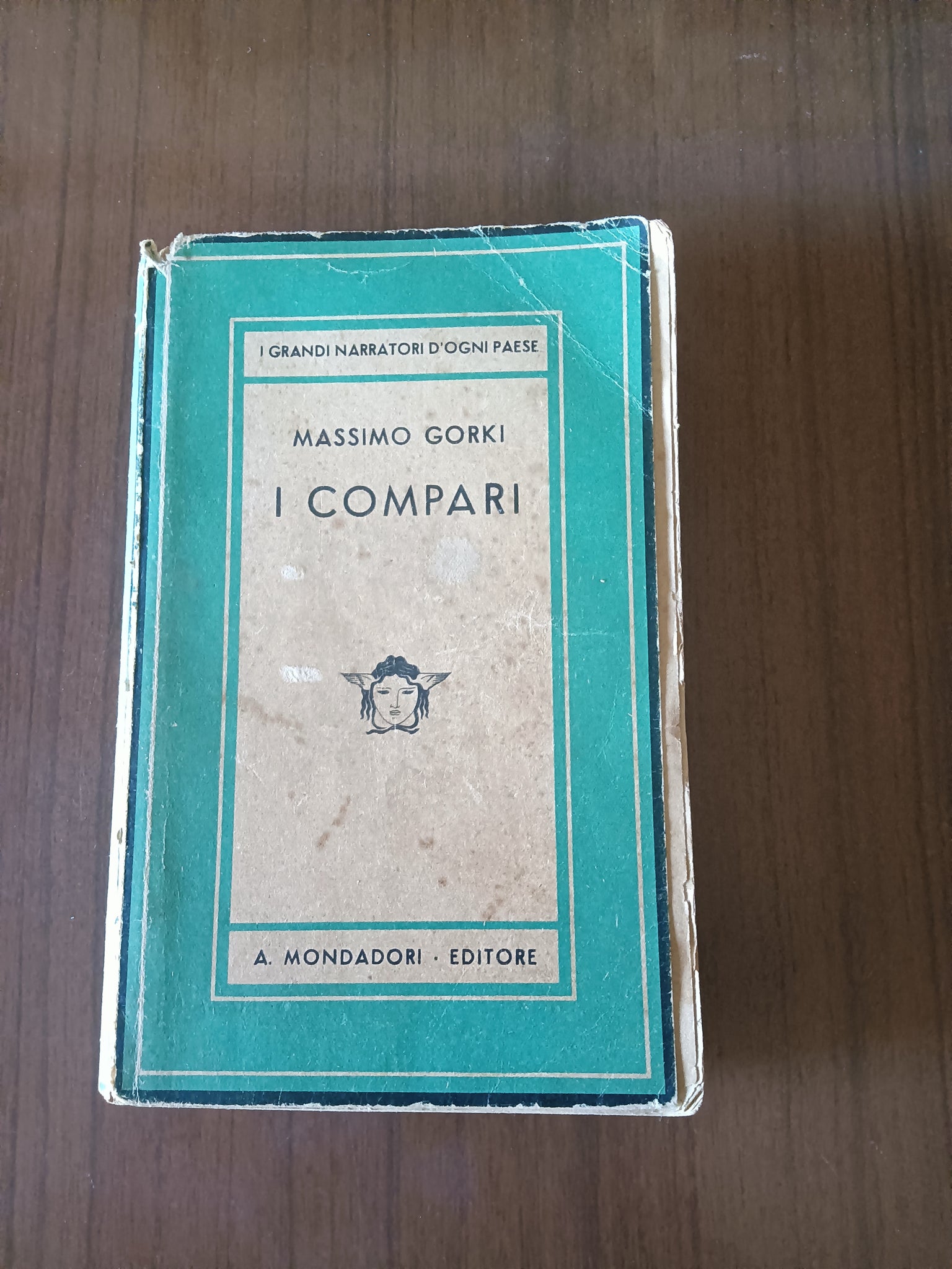 I compari | Gorki - Mondadori