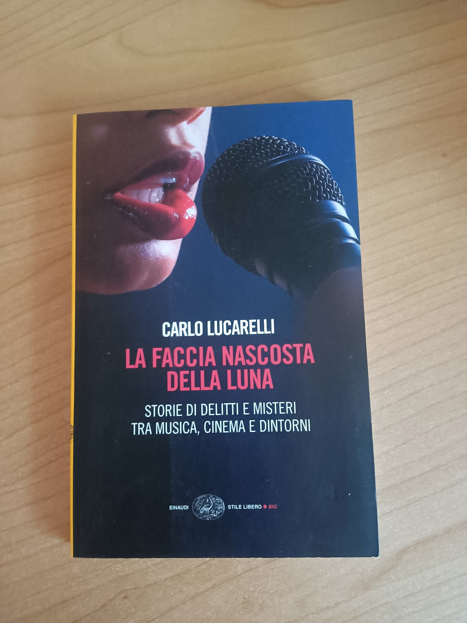 La faccia nascosta della luna | Carlo Lucarelli - Einaudi