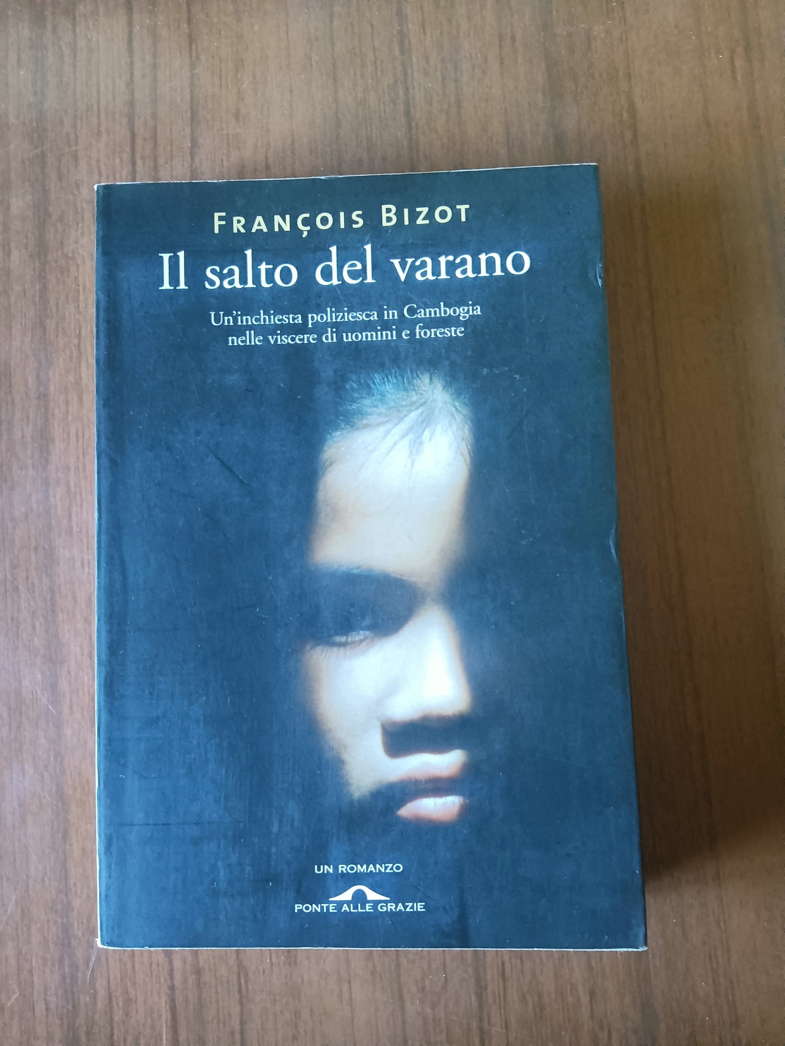 Il salto del varano. Un’inchiesta poliziesca in Cambogia nelle viscere di uomini e foreste | François Bizot - Ponte Alle Grazie
