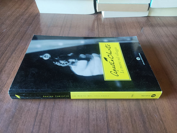La morte nel villaggio | Agatha Christie - Mondadori