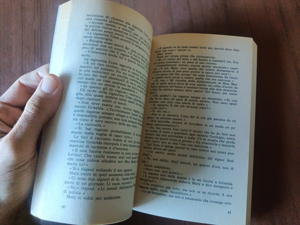 La morte nel villaggio | Agatha Christie - Mondadori