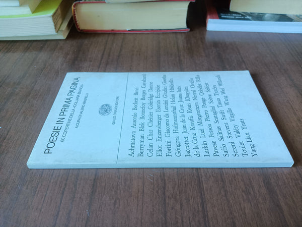 Poesie in prima pagina. 60 copertine della Collana Bianca | Valerio Magrelli, a cura di - Einaudi