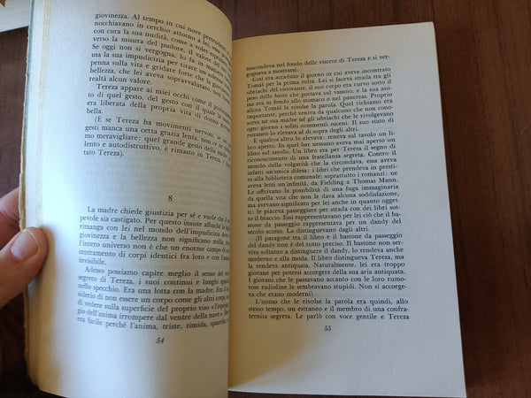 L’insostenibile leggerezza dell’essere | Milan Kundera - Adelphi