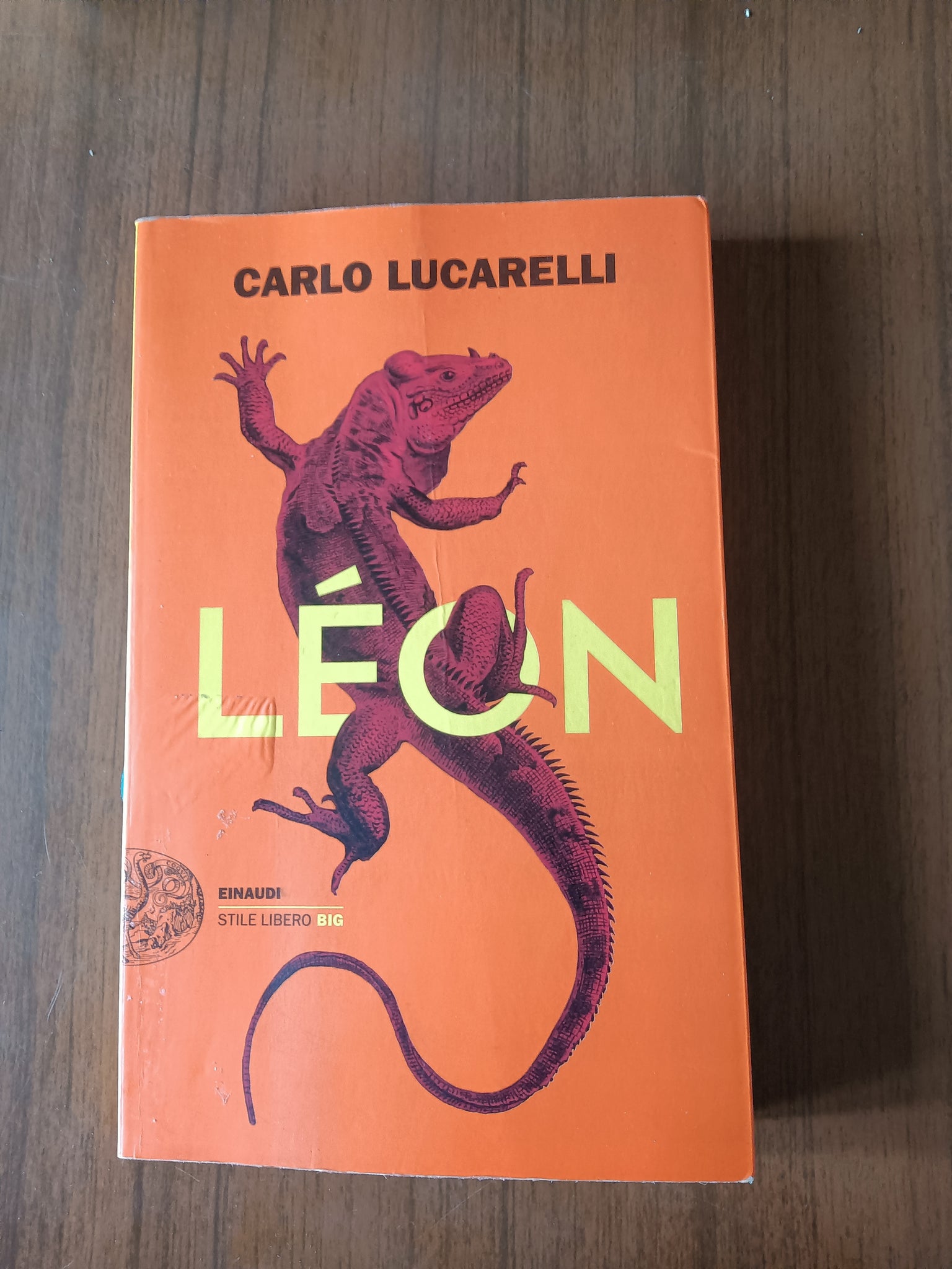 Leon | Carlo Lucarelli - Einaudi