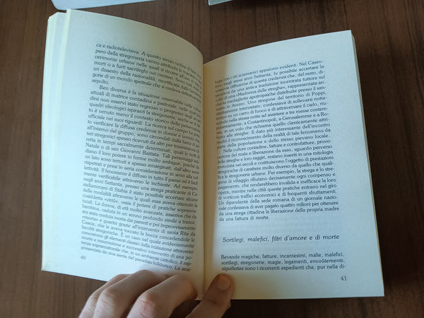Lo specchio e l’olio. Le superstizioni deli italiani | Alfonso M. Di Nola - Laterza