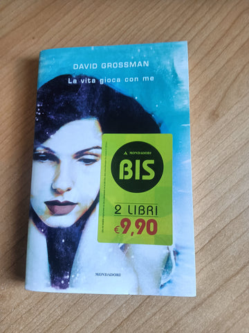 La vita gioca con me | David Grossman - Mondadori