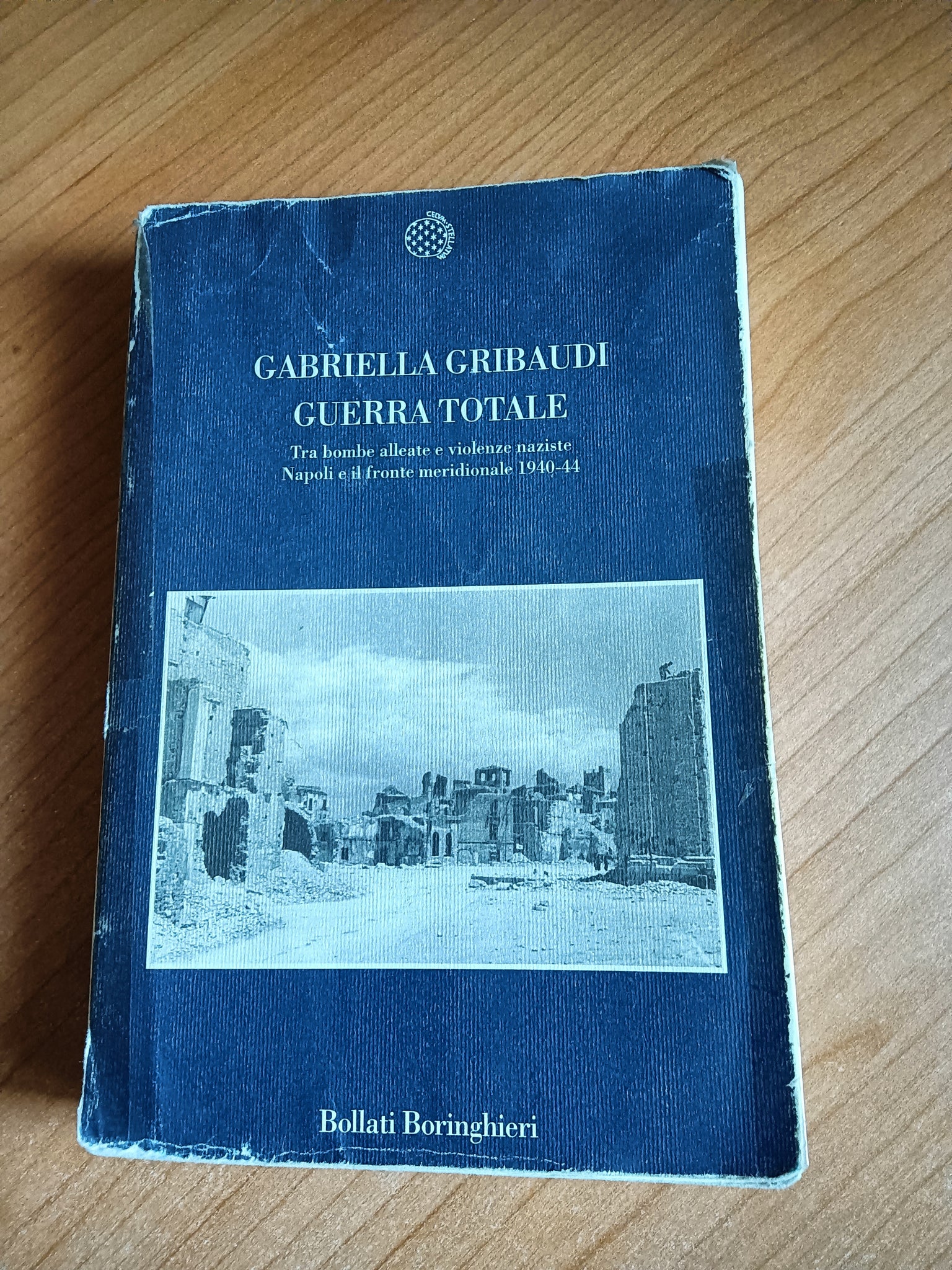 Guerra totale. Tra bombe alleate e violenze naziste. Napoli e il fronte meridionale 1940-1944 | Gabriella Gribaudi - Bollati Boringhieri