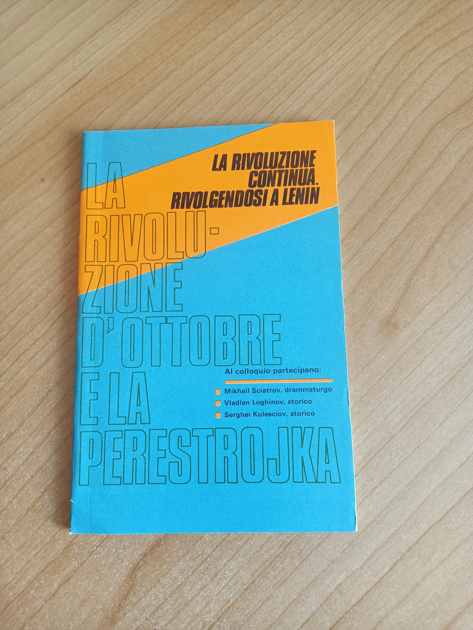 La rivoluzione continua. Rivolgendosi a Lenin
