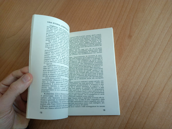 La rivoluzione continua. Rivolgendosi a Lenin