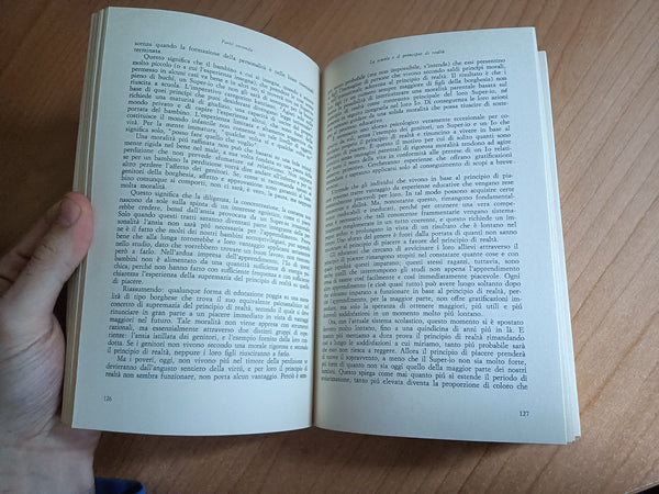 Sopravvivere | Bruno Bettelheim - Feltrinelli
