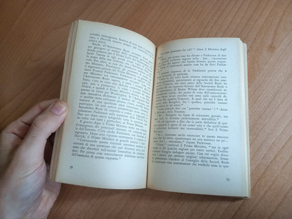 La nuvola nera | Fred Hoyle - Feltrinelli