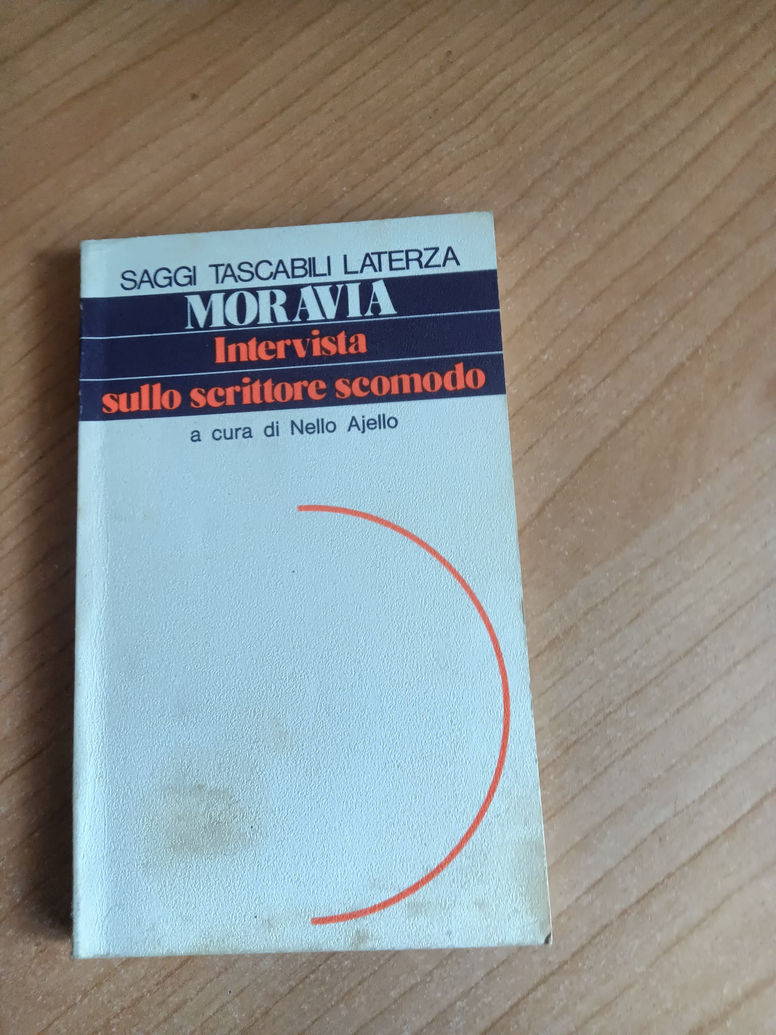 Intervista sullo scrittore scomodo | Alberto Moravia; Nello Ajello, a cura di - Laterza