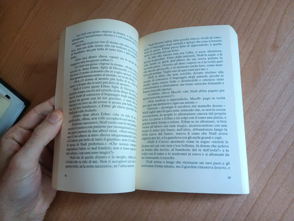Streghe, vittime e regine | Elinor Childe - Mondadori