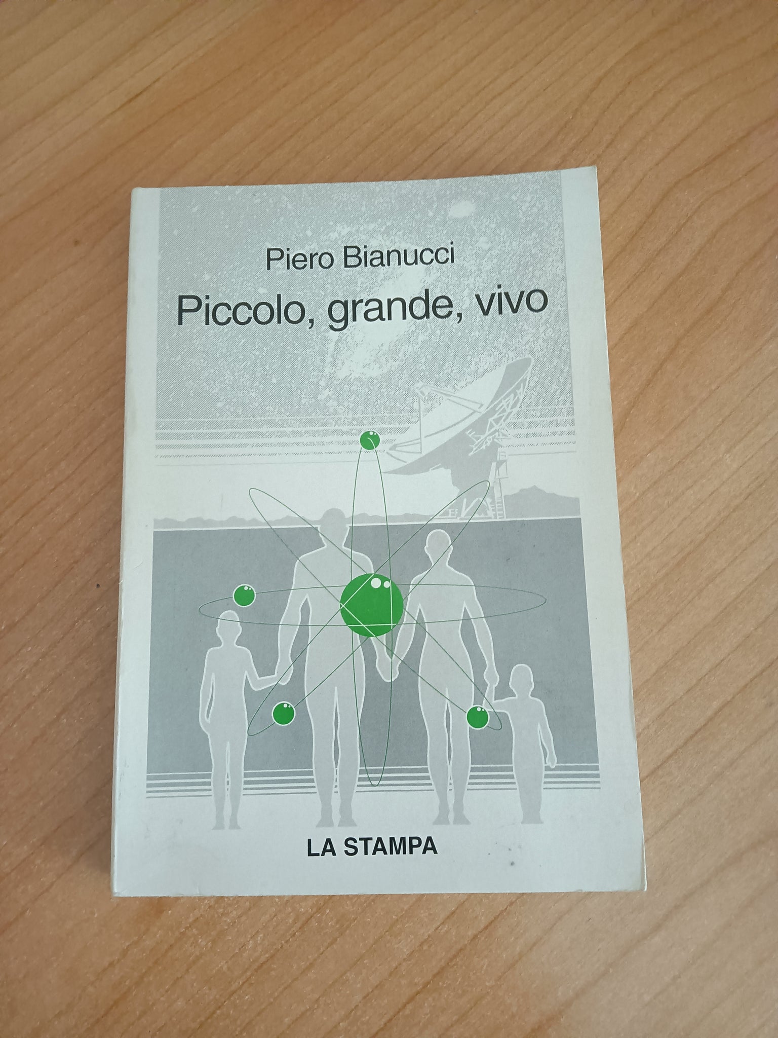 Piccolo, grande, vivo. Storie di quark e di galassie, di uomini e altri animali | Pietro Bianucci