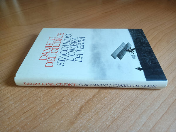 Staccando l’ombra da terra | Daniele del giudice